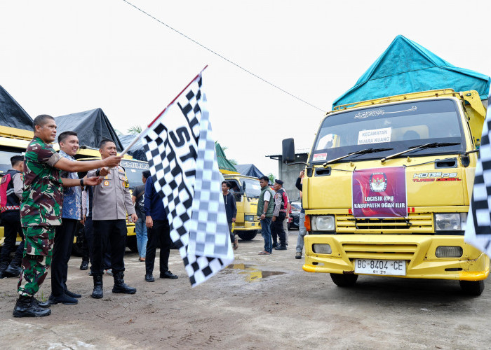 Hari Pertama Kembali Jadi Bupati Ogan Ilir Pasca Cuti Kampanye, Panca Wijaya Lepas Logistik Pilkada Serentak