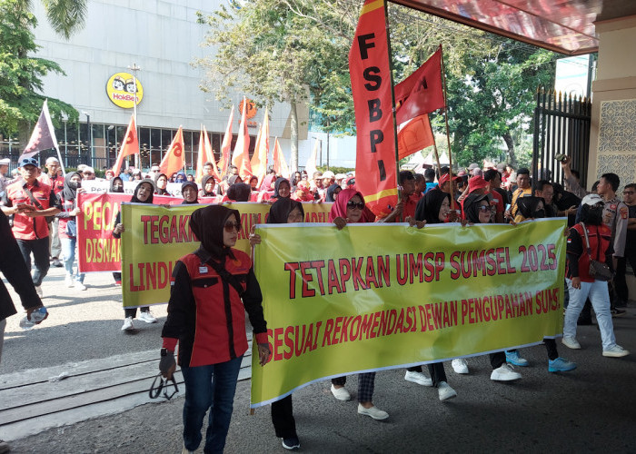 Peringatan Hari Buruh Internasional 2025, Massa Aksi Penuhi Halaman Gedung DPRD Sumsel, Ini Tuntutannya 