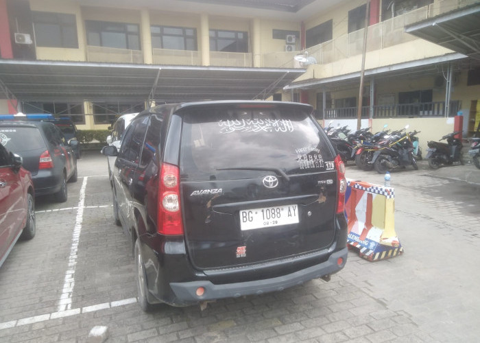 Nenek Bungkuk Ditabrak Avanza di Parkiran BKB Palembang, Mobil Diamankan, Sopir Diburu Polisi 