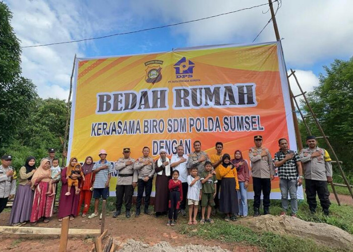 Ramadan Berkah, SDM Polda Sumsel Bedah Rumah Milik Buruh Batu Bata di Banyuasin