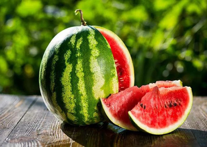 Di Balik Rasanya yang Manis, Ini 7 Manfaat Hebat Buah Semangka