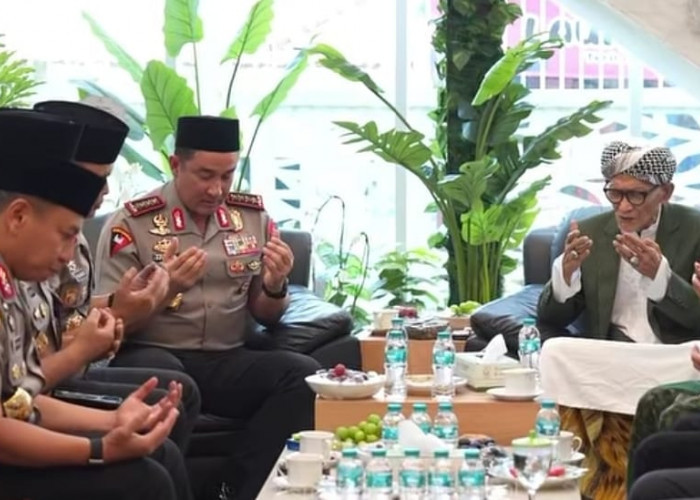 Kapolri Suyudi Ario Seto Silaturahmi dengan Rais Aam PBNU KH Miftachul Akhyar di Surabaya