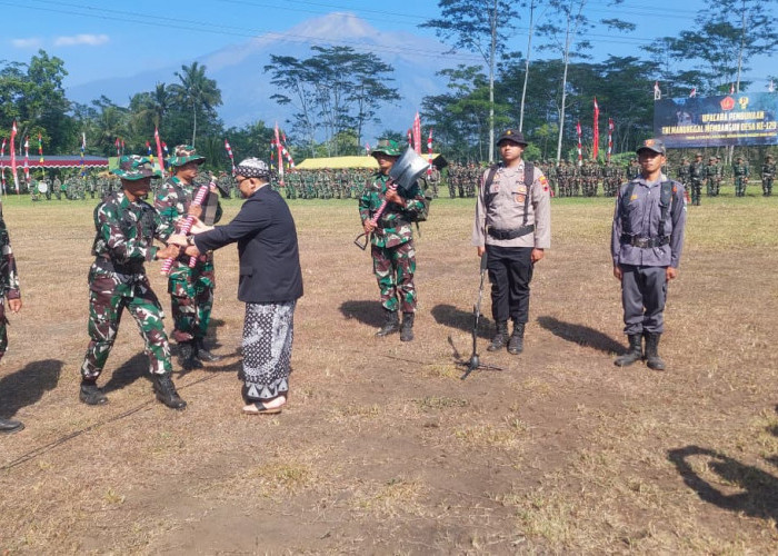 Bupati Semarang Serahkan Alat Kerja Secara Simbolis pada Pembukaan TMMD Reguler ke-129 Tahun 2026 di DesaCukil