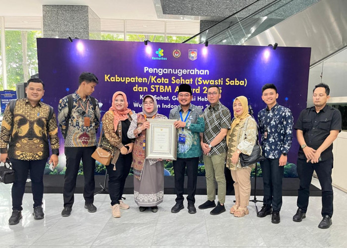 Peringatan Hari Kesehatan Nasional, Palembang Raih Penghargaan Swasti Saba Padapa Award 2025