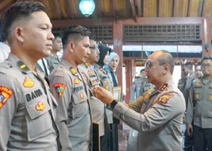 Ungkap Aksi Pencuri di Simpang Patal-Pusri, 2 Personel Command Centre Polda Sumsel Diganjar PIN Emas Kapolda
