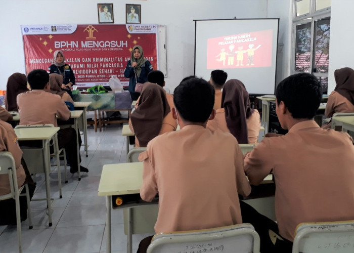 Sambangi SMA Negeri 14 Palembang,  PBH Peradi Menyemai Pelajar Pancasila Lewat Lagu 