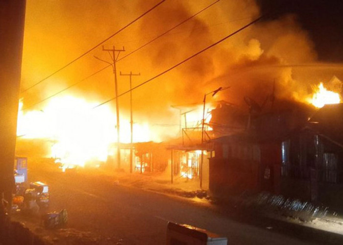 Kebakaran Hebat Landa Pasar Paniai, 11 Orang Tewas 