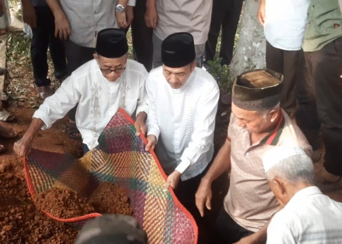 Ribuan Pelayat Hadiri Pemakaman Ibunda Pj Wali Kota Palembang di Muara Kuang Ogan Ilir 
