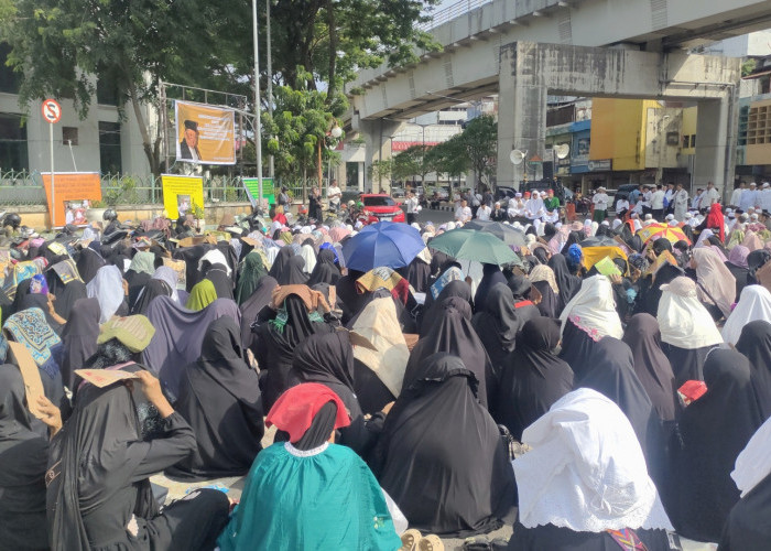 Ribuan Jemaah Gelar Istighosah Doakan Kesembuhan dan Kebebasan Hukum Haji Halim