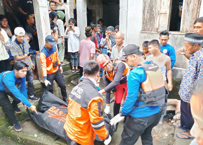 Personel Polsek Tanjung Raja Bantu Evakuasi Korban Tenggelam di Sungai Ogan Ilir