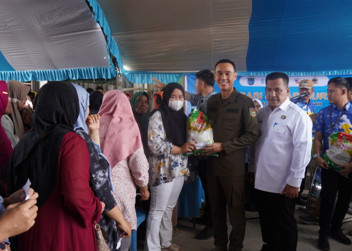 Pemkab OKI  Hadirkan Pasar Murah, Telur dan Minyak Goreng Diserbu Warga