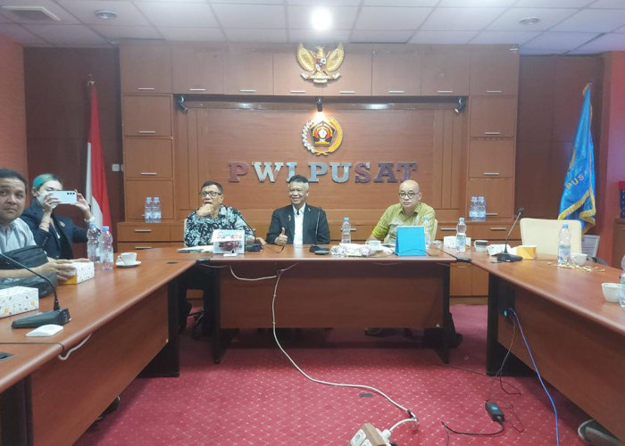 Rapat Pleno PWI Pusat: Hendry Ch Bangun Resmikan Pemberhentian H. Ilham Bintang Sebagai Ketua Dewan Penasihat