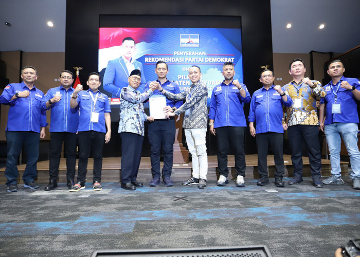 AHY Serahkan SK Rekomendasi, Pasangan Slamet-Alfi Makin Kokoh Menuju Pilkada Banyuasin 2024