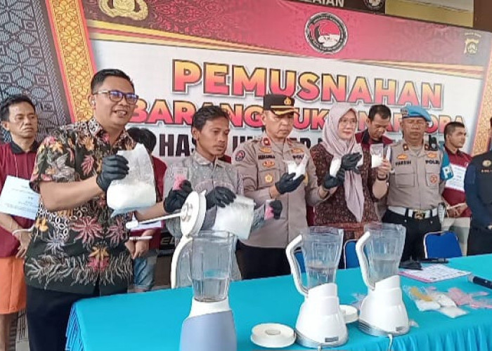 2,6 Kilogram Sabu dan 657 Butir Pil Ekstasi Diblender di Depan 10 Orang Pemiliknya 