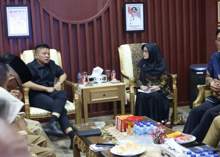 Capaian JKN OKU Timur Tembus 98,23% Persen, Bupati Enos Siap Wujudkan UHC 100 Persen