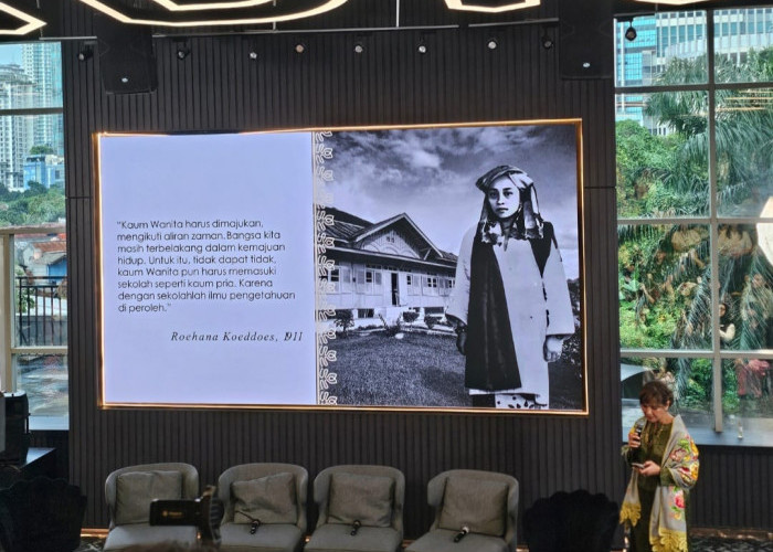 Menggugat Takdir Perempuan: Roehana Koeddoes