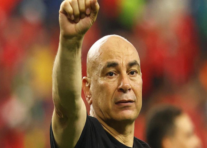 EFA Perpanjang Kontrak Hossam Hassan