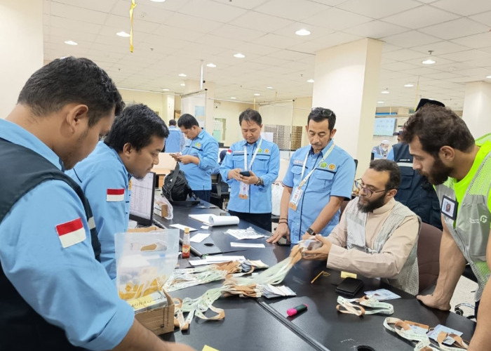 Jelang Puncak Haji Dirjen PHU Distribusi Kartu Nusuk 