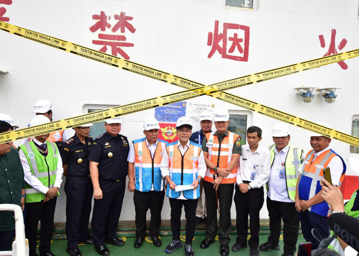 Menteri Perdagangan Tindak Tegas Kapal Tanker Ilegal di Palembang! Ini Modusnya...