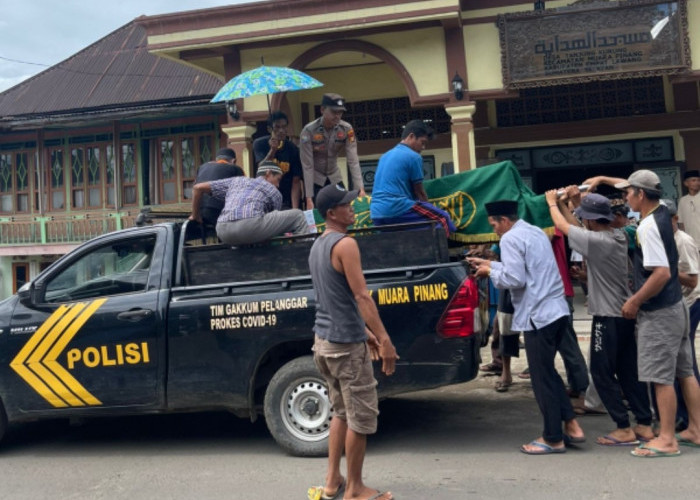 Aksi Tulus Polisi di Muara Pinang Empat Lawang, Bantu Warga Antar Jenazah dengan Mobil Dinas