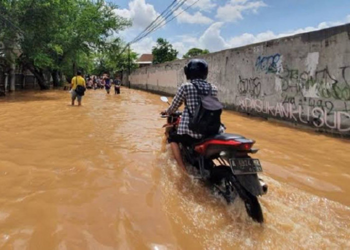 Tips Melewati Banjir untuk Motor: Cara Aman agar Tidak Mogok Saat Musim Hujan