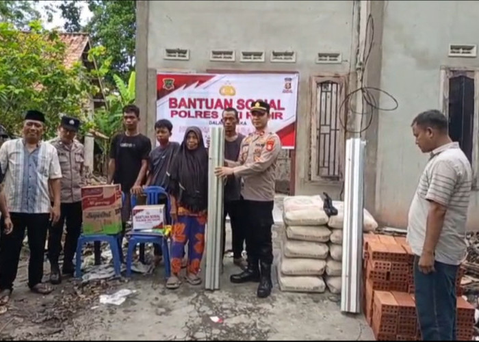 Polsek SP Padang Berikan Bantuan Bahan Bangunan ke Korban Kebakaran di Desa Tanjung Alai 