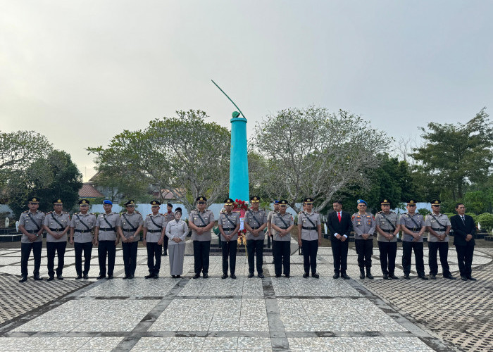 Sambut HUT Bhayangkara ke-79 Polres OKI Ziarah Makam Pahlawan
