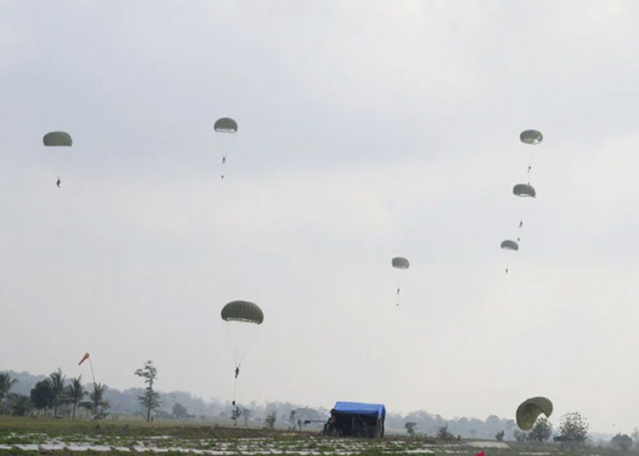 320 Penerjun dari 5 Negara Ikuti Latihan Gabungan Bersama SGS di Langit Baturaja