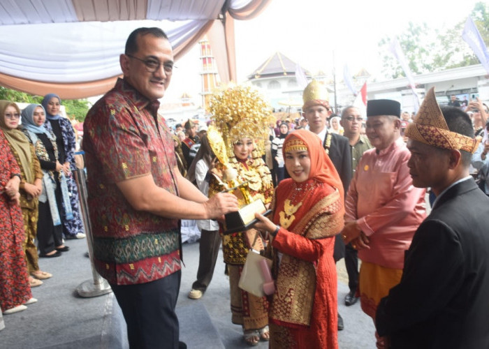 Sekda Sumsel Edward Candra Hadiri Tradisi Midang Morge Siwe di Kayuagung, Apresiasi Nilai Budaya 