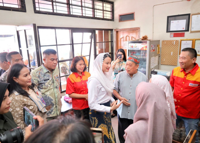 Sekda Palembang Aprizal Hasyim Dampingi Wamen Perdagangan RI Tinjau Pelaku UMKM di Kota Palembang