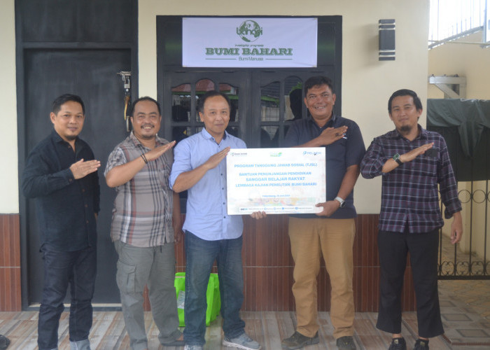 Pelindo Regional 2 Palembang Serahkan 200 Paket Alat Belajar untuk Meningkatkan Pendidikan di Palembang
