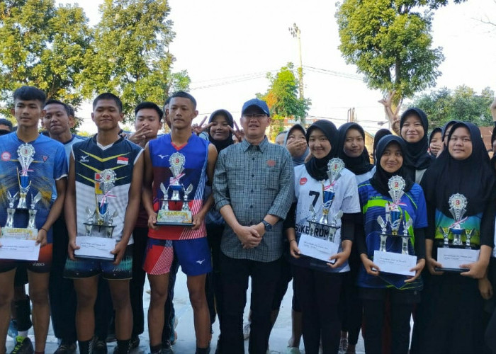 Alpian Maskoni Resmi Menutup Kejuaraan Bola Voli Piala Walikota Pagaralam Tingkat SMA