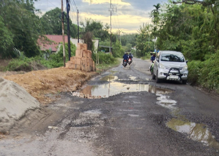 Jalan Provinsi Rusak dari Meranjat ke Perbatasan OKU, Gubernur Sumsel Mengaku Sudah Perintahkan Petugas