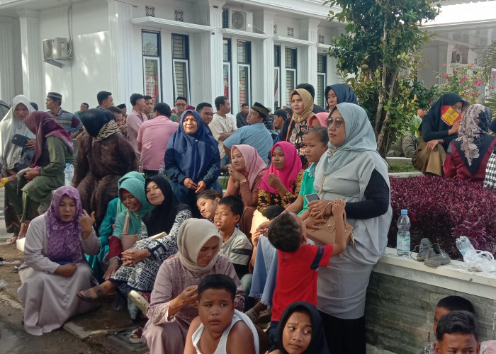 Ribuan Warga Muratara Hadiri Pelantikan 50 Kepala Desa Hasil Pilkades Serentak