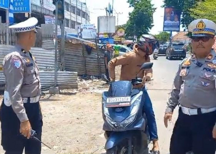 Operasi Zebra Musi 2024 Digelar, Polrestabes Palembang Beri Edukasi, Tindak Kendaraan Parkir di Bahu Jalan 