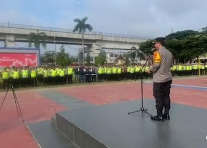  Apel Persiapan Malam Tahun Baru 2025, Kapolrestabes Palembang Ingatkan Pasukan Jaga Diri dan Kesehatan 