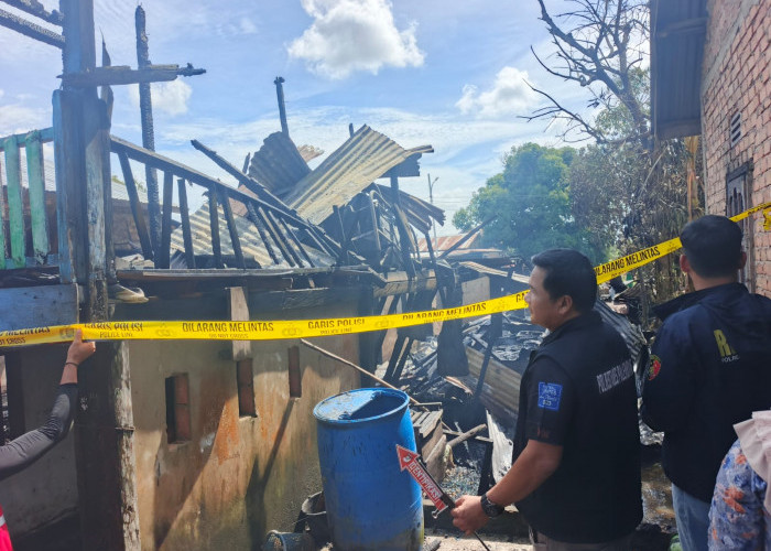 Mencangkul di Sawah Lihat Kepulan Asap dari Rumah, Warga di Kertapati Palembang Pasrah Hilang Barang Berharga