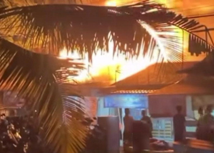 Bangun Waktu Subuh Warga Kertapati Palembang Ini Kaget Api Sudah Membesar, 4 Rumah Hangus Terbakar 