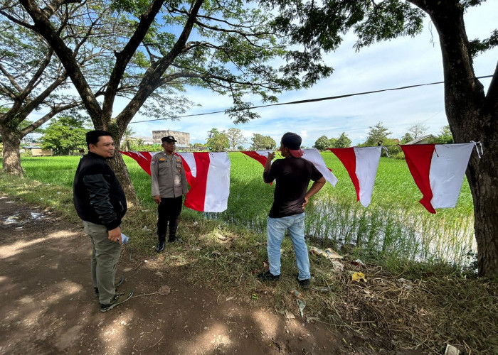 Antisipasi Berkibarnya Bendera One Piece, Polsek Pemulutan Ogan Ilir Lakukan Pemeriksaan Penjual Bendera