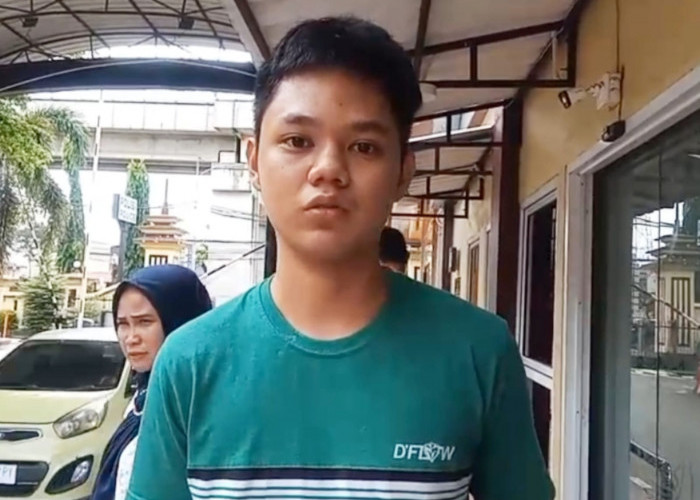 Dua Pelaku Curanmor di Palembang Terekam CCTV, Angkat Motor Mahasiswa Malam Hari Keluar Kost