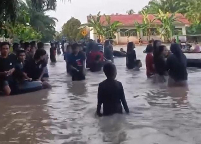 Banjir di Gunung Megang Jadi Wahana Rekreasi Dadakan, Sudah Biasa Tiap Tahun Sungai Lematang Meluap