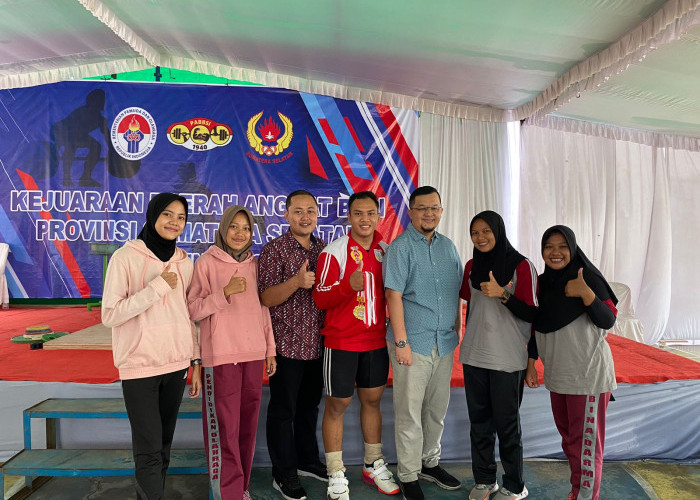 Atlet Angkat Besi Universitas Bina Darma Palembang Rebut Emas