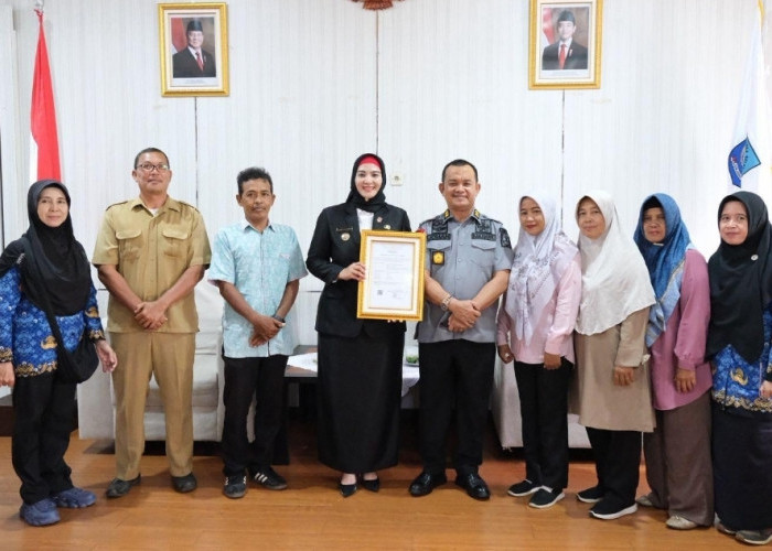  Kemenkum Babel Serahkan Sertifikat Indikasi Geografis, “Nanas Bikang” ke Pemkab Bangka Selatan