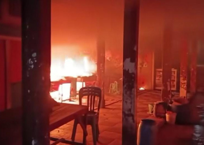 SMPN 4 Palembang Hangus Terbakar, Api Diduga Berasal dari Kantin Sekolah