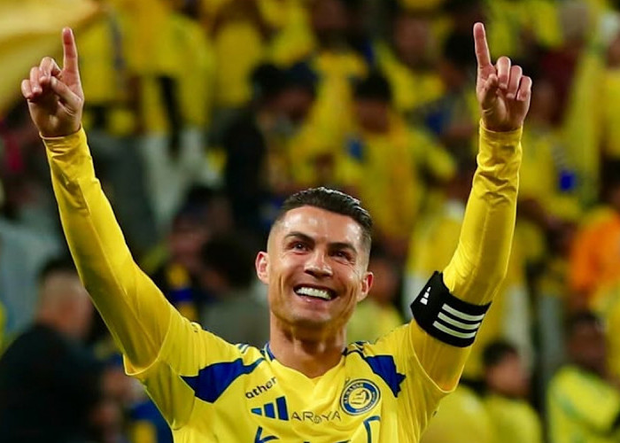 Ronaldo Dikabarkan ke NTT Besok, Isunya Kenceng Banget Sampai Line Up CR7 di Al Nassr Dicari Netizen