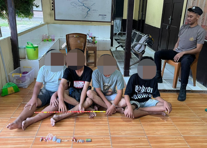 Tindaklanjuti Keluhan Warga, Polsek Tanjung Raja Ogan Ilir Amankan Remaja yang Bermain Petasan Ekstrem