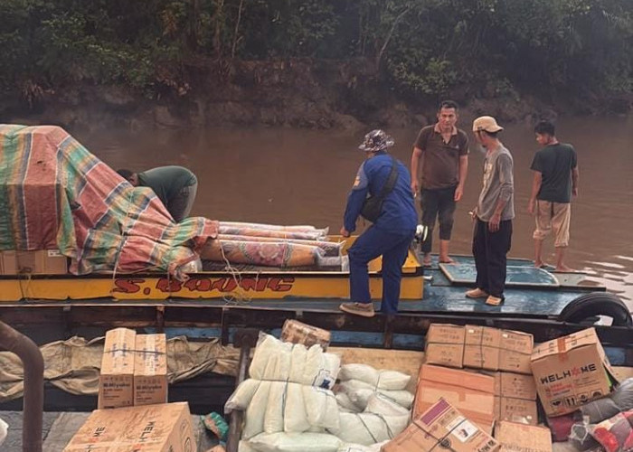 Kapal Jukung Kandas di Perairan Sungai Baung, Imbas Jarak Pandang Terbatas oleh Pekatnya Asap