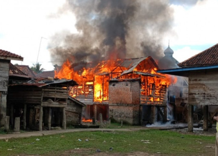 Ditinggal Pemilik, 3 Rumah di Desa Curup PALI Ludes Diamuk Si Jago Merah