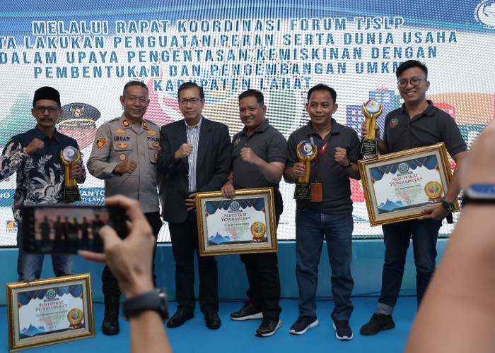 PT Bukit Asam Tbk Raih Penghargaan Perusahaan Terbaik Anugerah Serelo CSR Award 2023