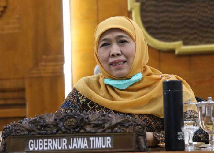 Gubernur Jawa Timur Terima Penghargaan Moeslim Choice Award 2022